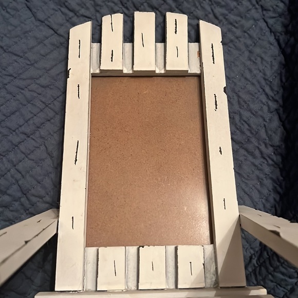 Distressed white beach chair picture frame - Picture 4 of 13